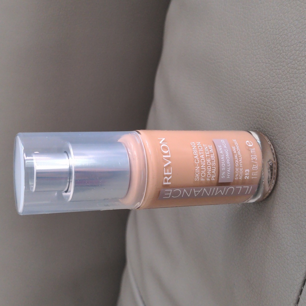 ILLUMINANCE  REVLON SKIN-CARING FOUNDATION.